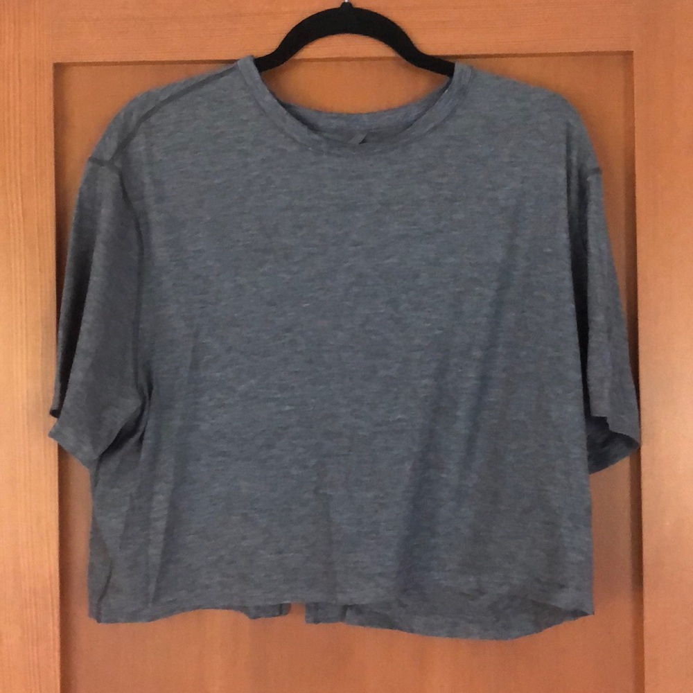 Lululemon grey crop top